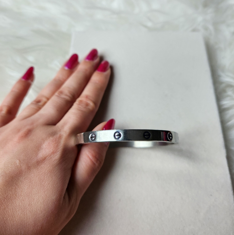 Sleek Silver Bangle Bracelet With Screw Design